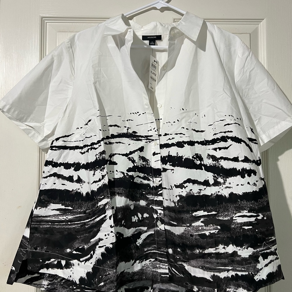 NWT XL - Alfani women’s Black and White button down Shirt (gorgeous!)